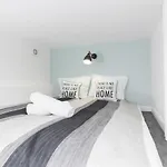 Apartments Aleje Jerozolimskie 85 by Renters
